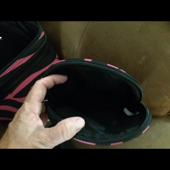 Overnight bags with two small bags each - Picture 4 of 8